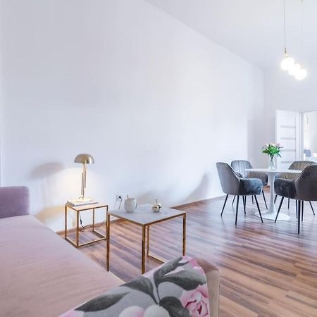 Opera Apartment บือตอม ภายนอก รูปภาพ