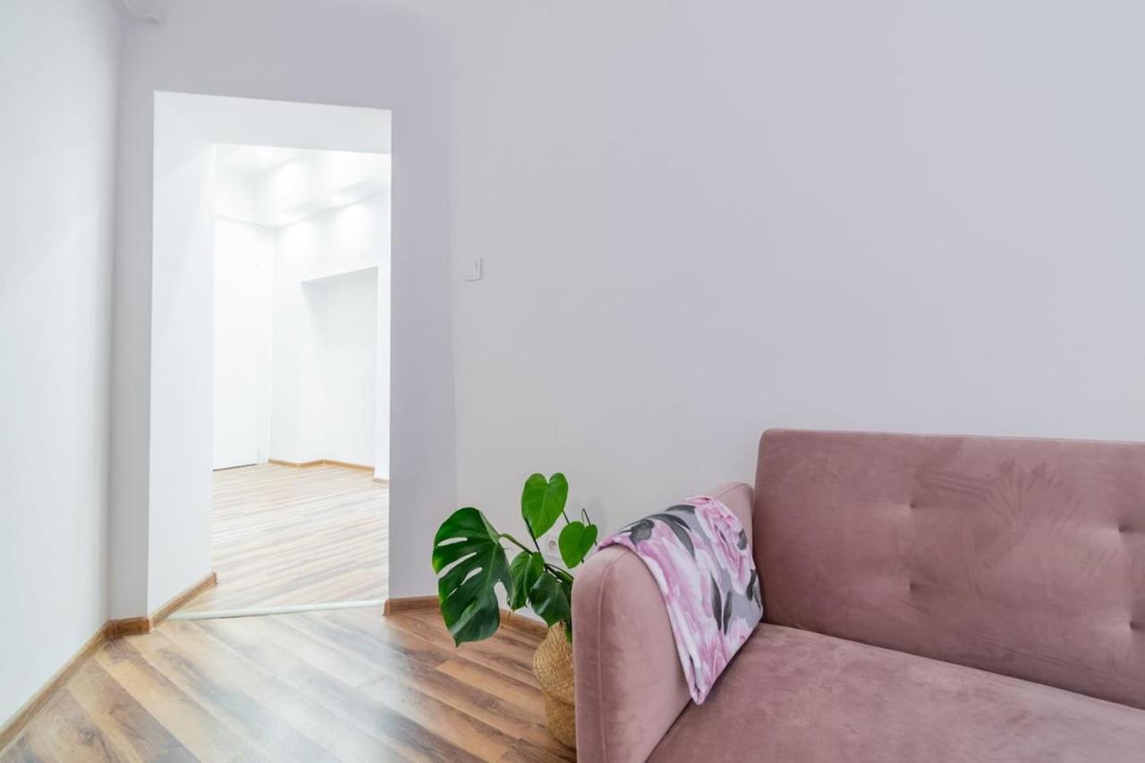 Opera Apartment บือตอม ภายนอก รูปภาพ