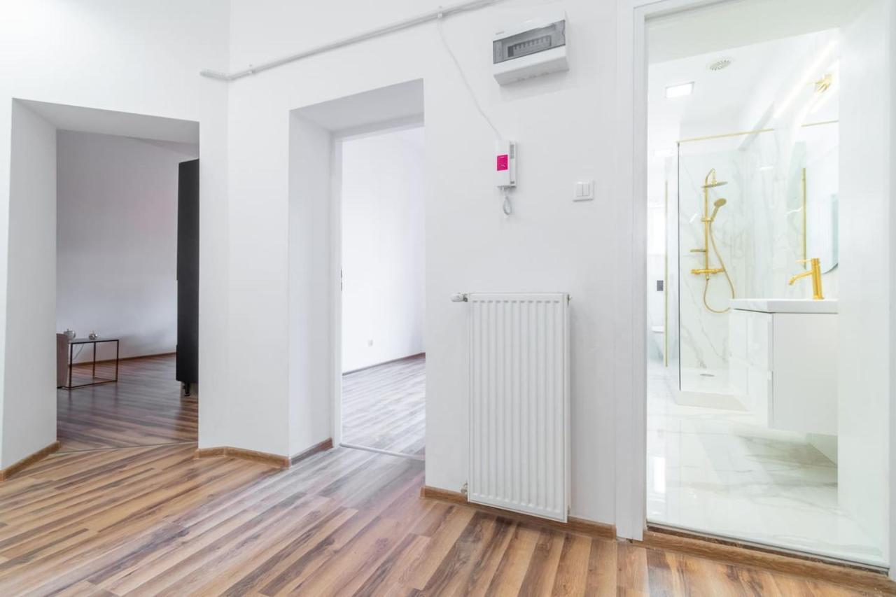 Opera Apartment บือตอม ภายนอก รูปภาพ