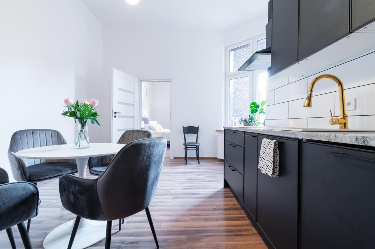 Opera Apartment บือตอม ภายนอก รูปภาพ