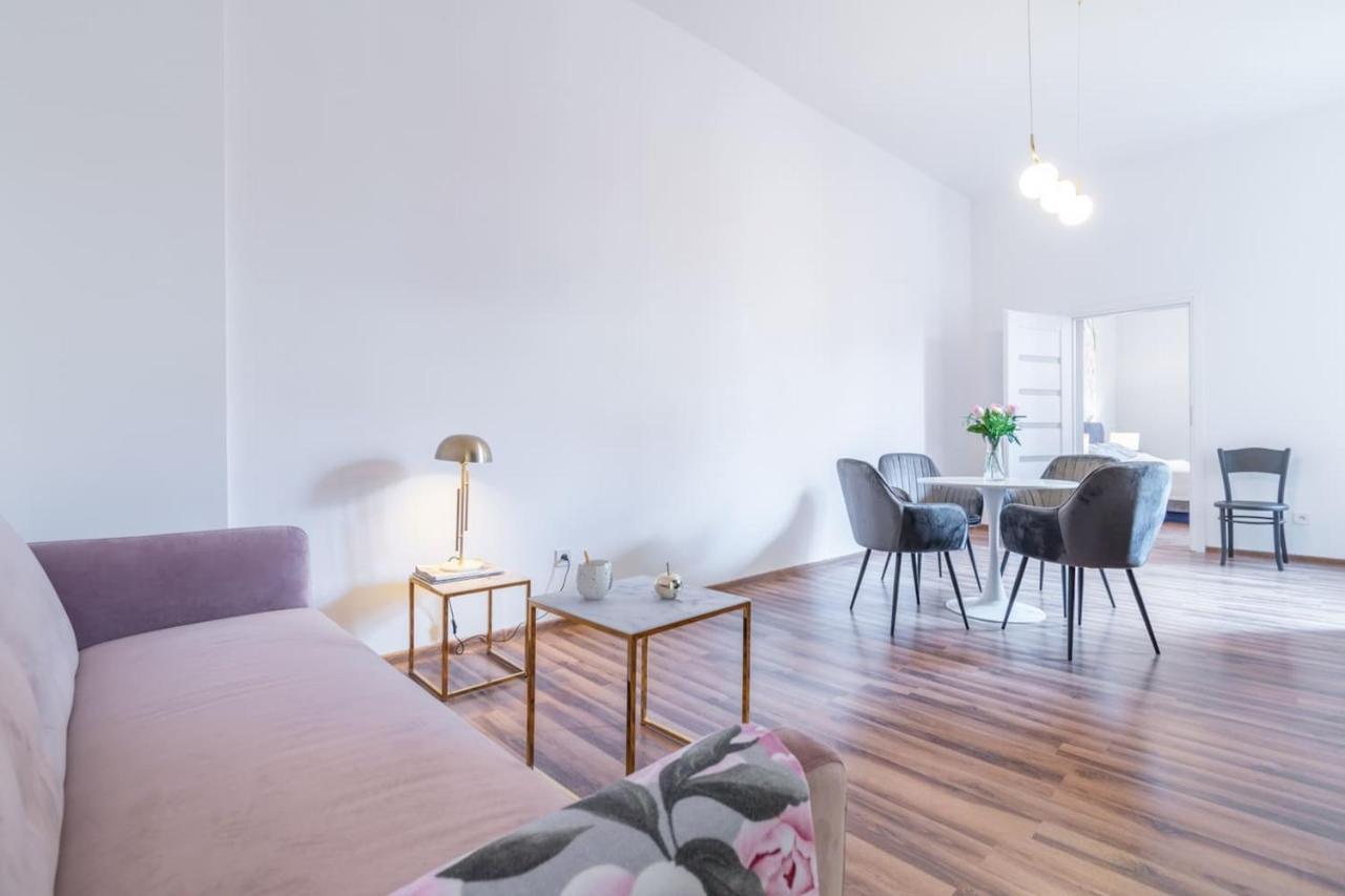 Opera Apartment บือตอม ภายนอก รูปภาพ